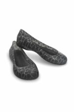 بابت دخترانه کراکس Crocs با کد CARLISA GIRAFFE PRINT FLA