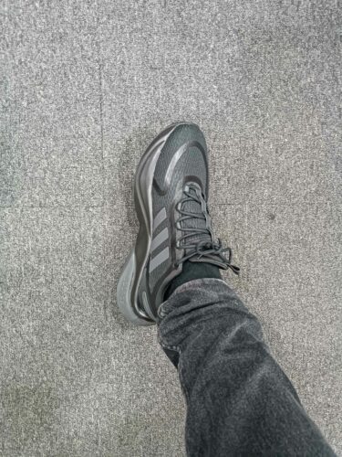 کفش پیاده روی مردانه آدیداس اورجینال HP6142-E photo review