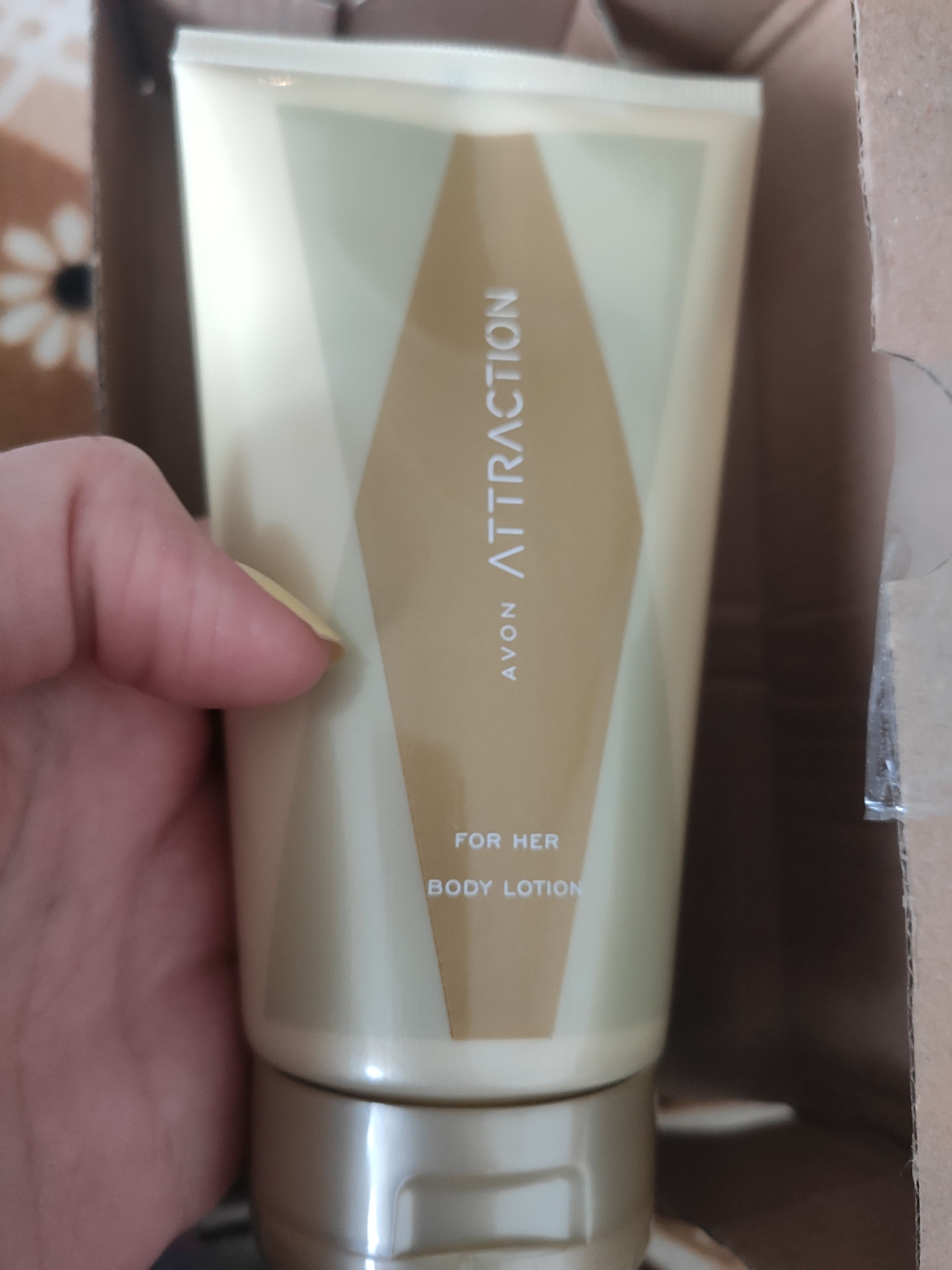 کرم بدن  آوون Avon اورجینال KREM0020 photo review