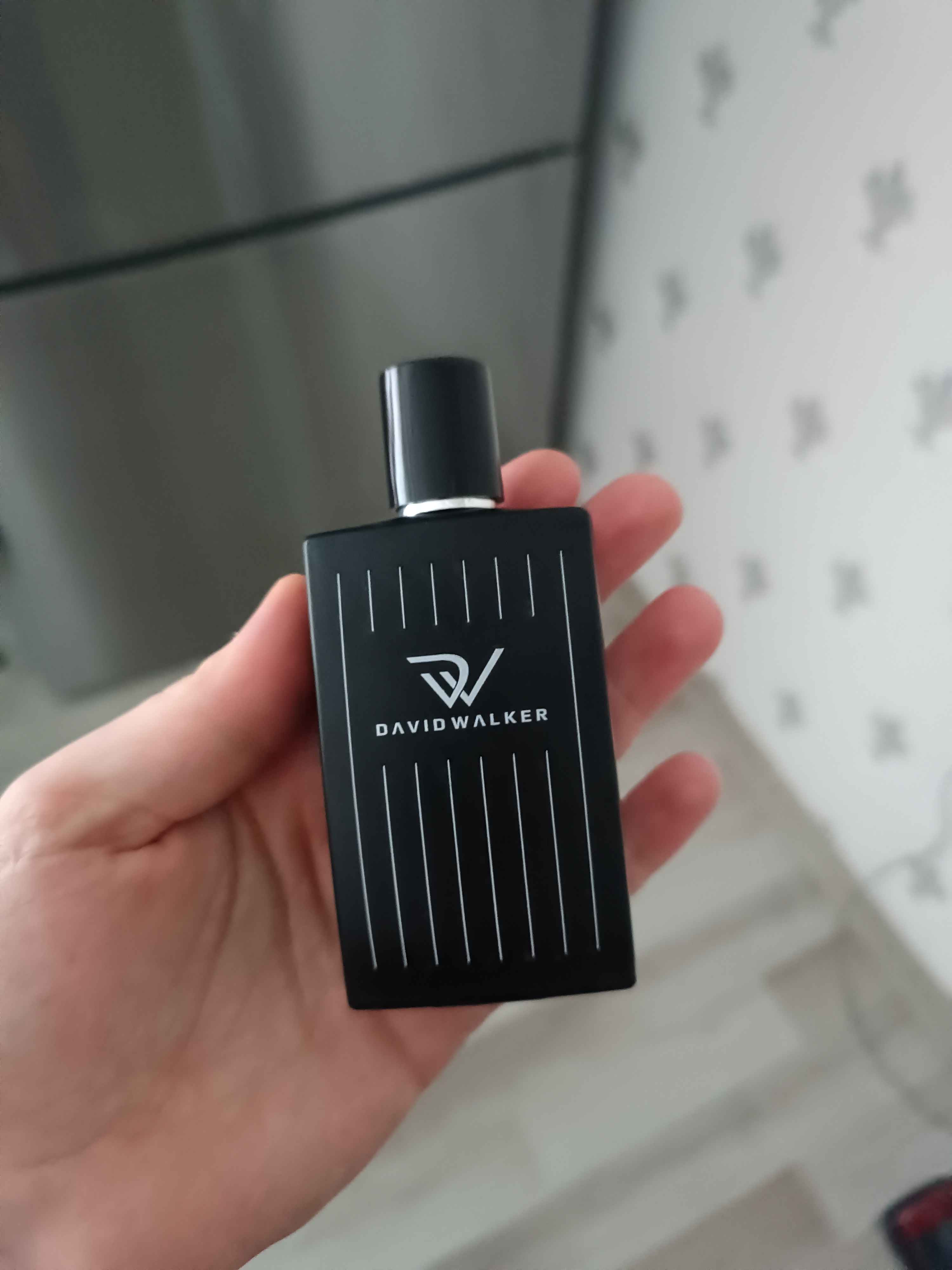 عطر مردانه دیوید واکر اورجینال E-010 DW 50 photo review