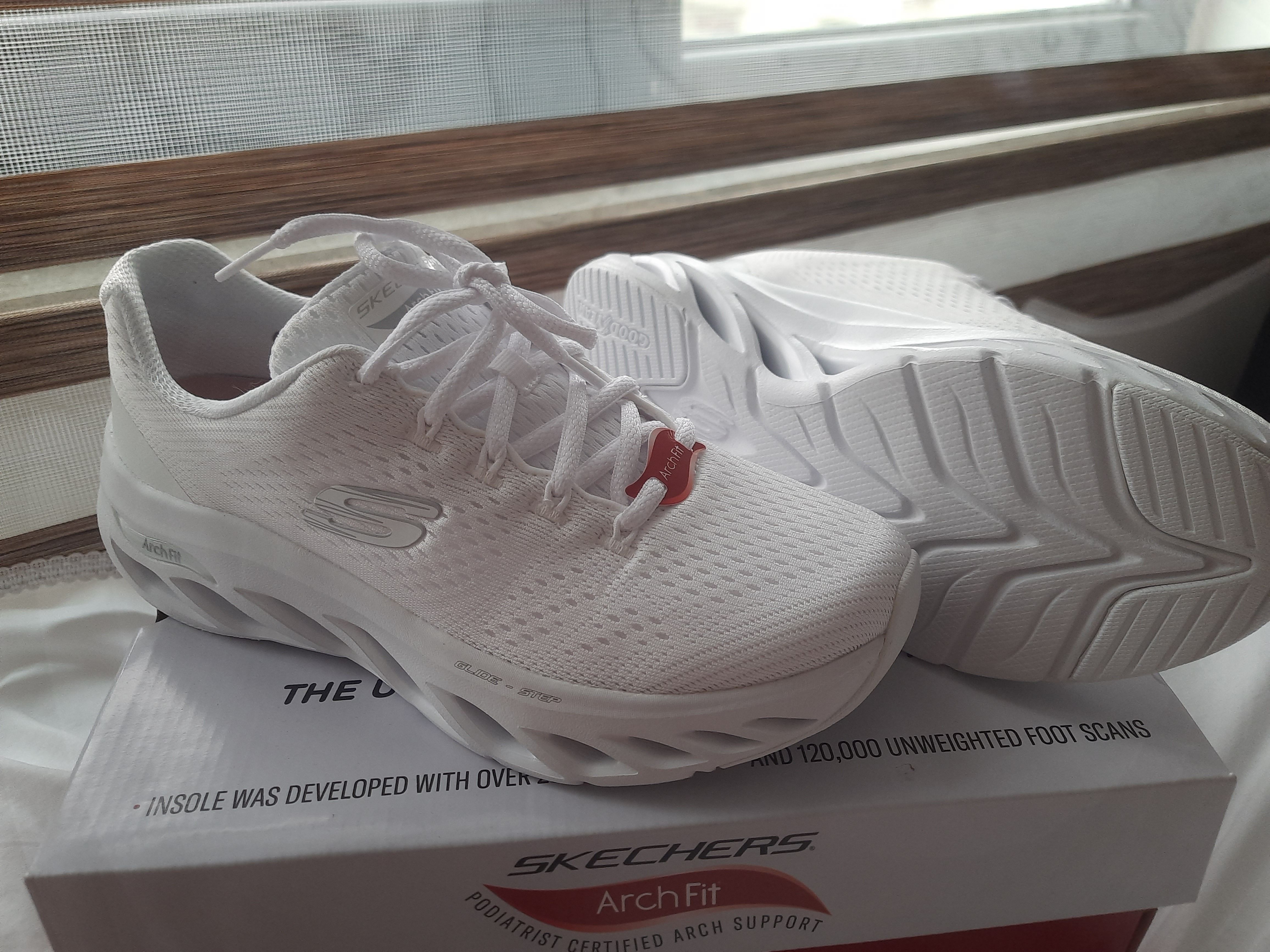 کتانی تمرین و دویدن زنانه اسکیچرز Skechers اورجینال 149873 WHT photo review