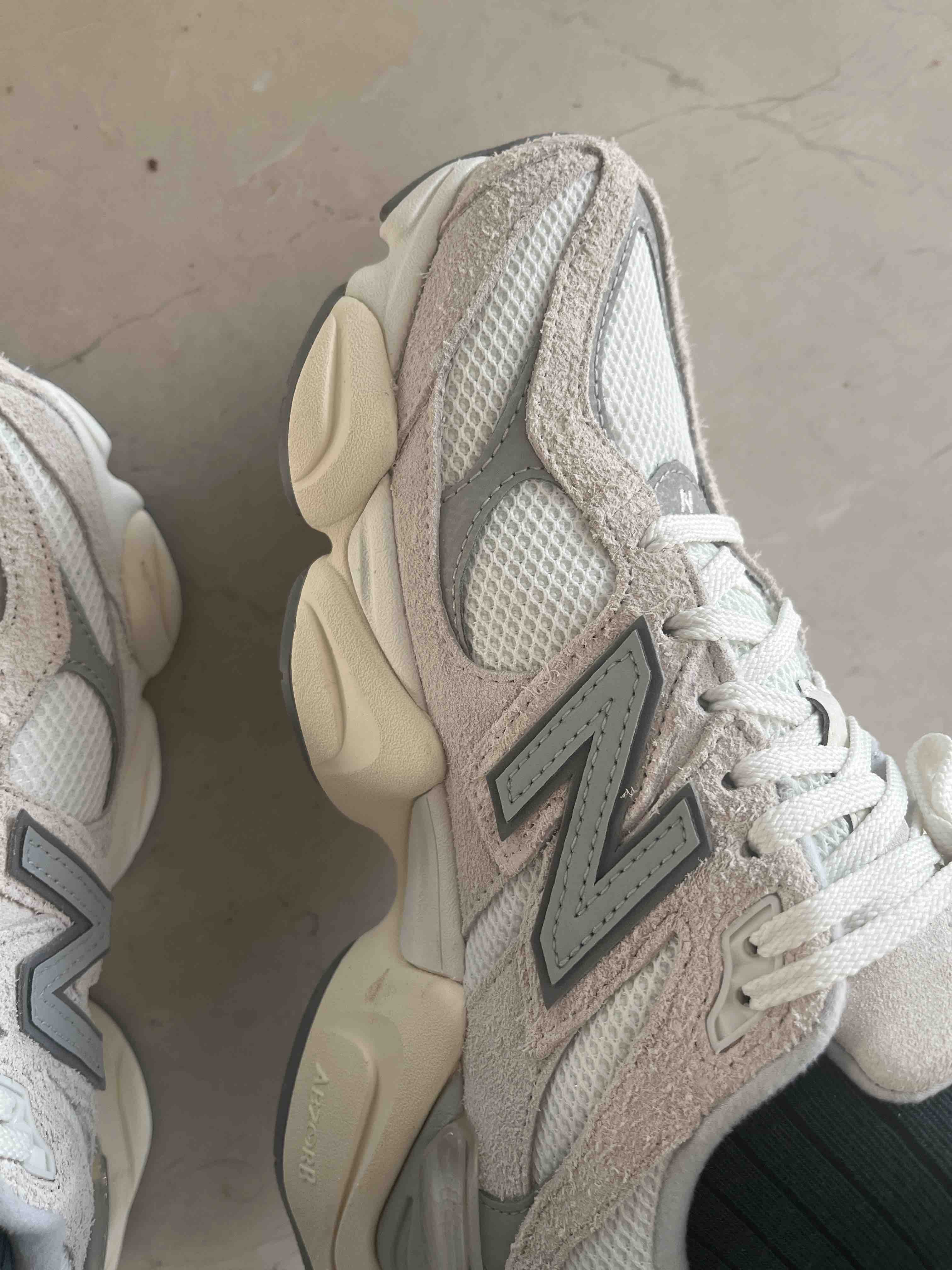 اسنیکر زنانه نیوبالانس New Balance اورجینال 9060HSC23 photo review