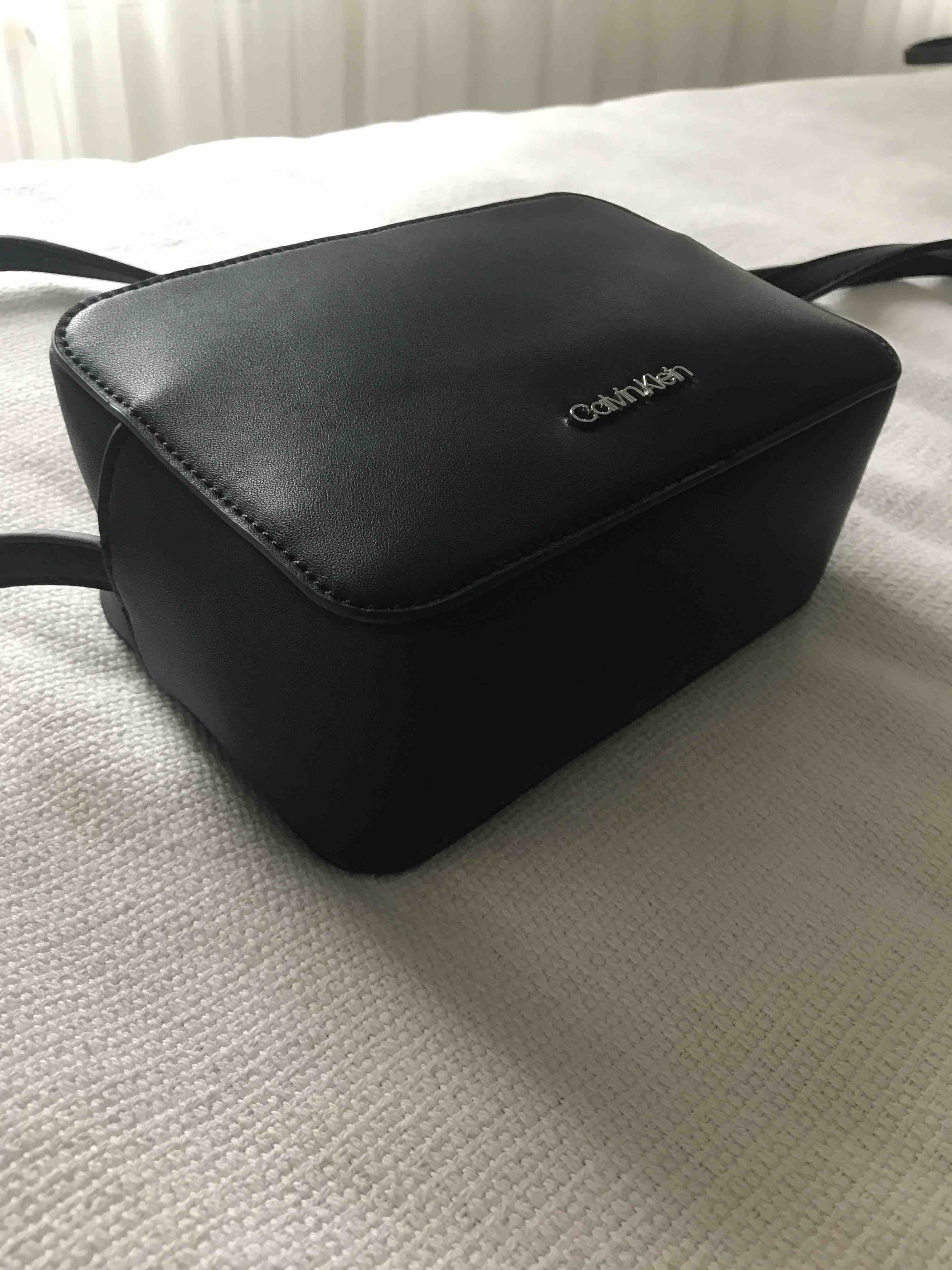 کیف پستچی زنانه کالوین کلین Calvin Klein اورجینال 5002955986 photo review