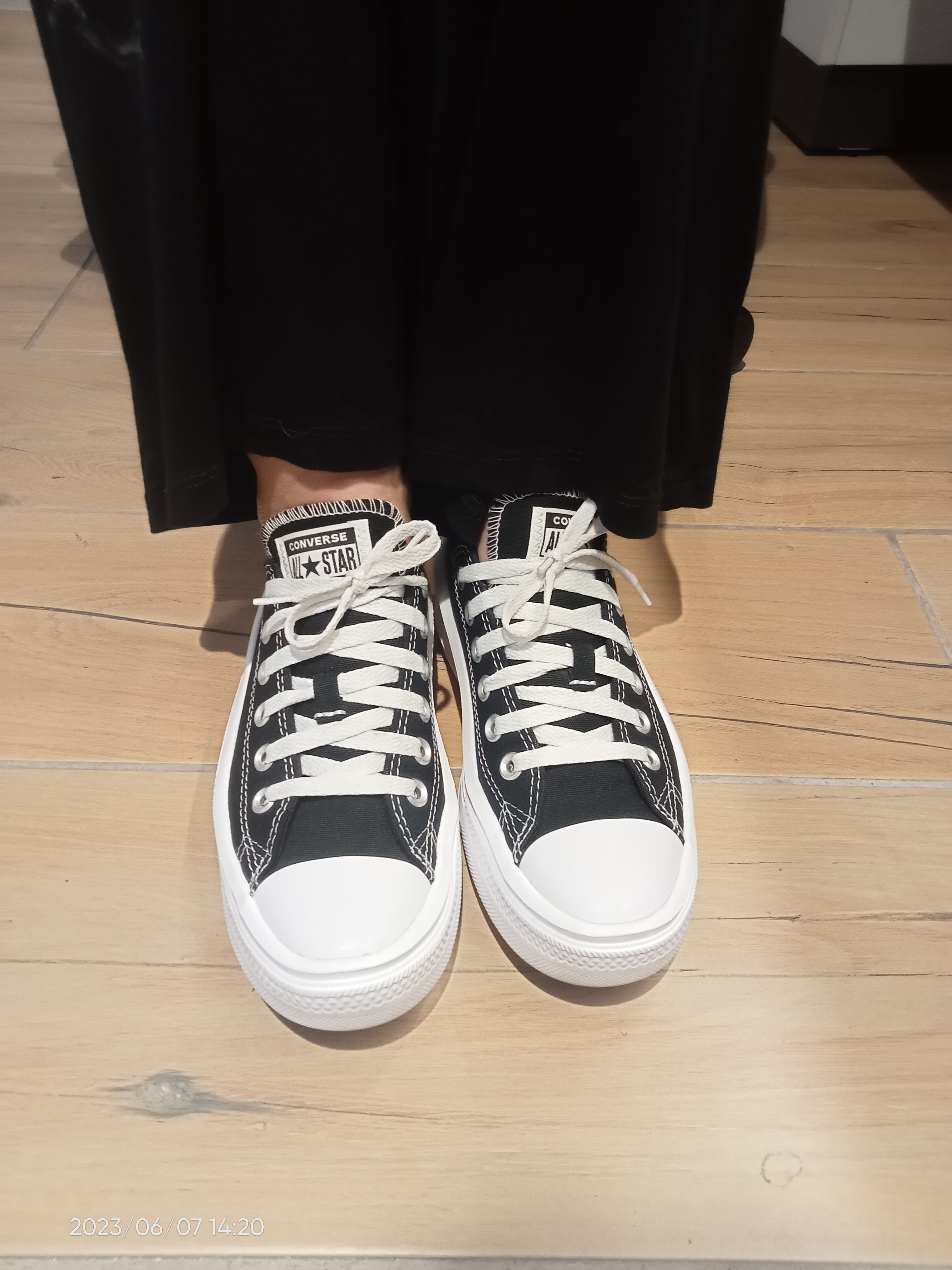 کفش پیاده روی زنانه کانورس Converse اورجینال 570256-v2 photo review