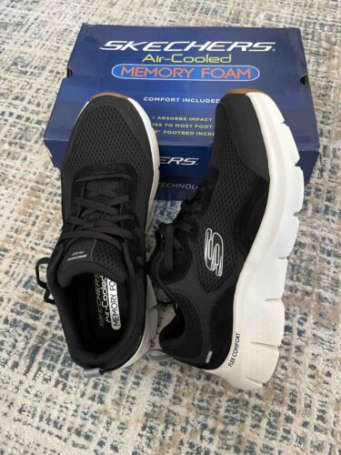 کفش پیاده روی زنانه اسکیچرز Skechers اورجینال 232685 BKW photo review