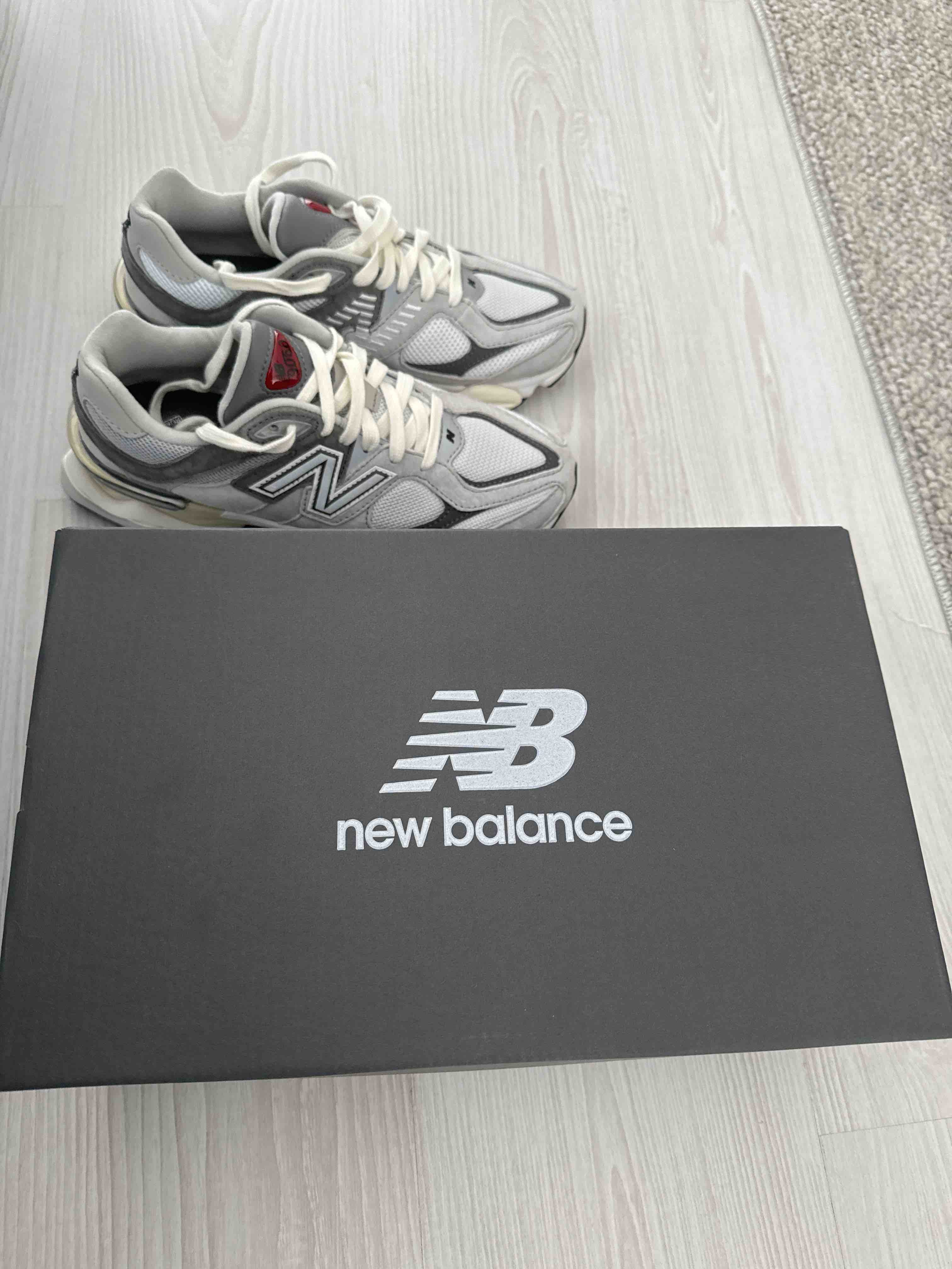 اسنیکر زنانه نیوبالانس New Balance اورجینال 9060 U9060GRY photo review