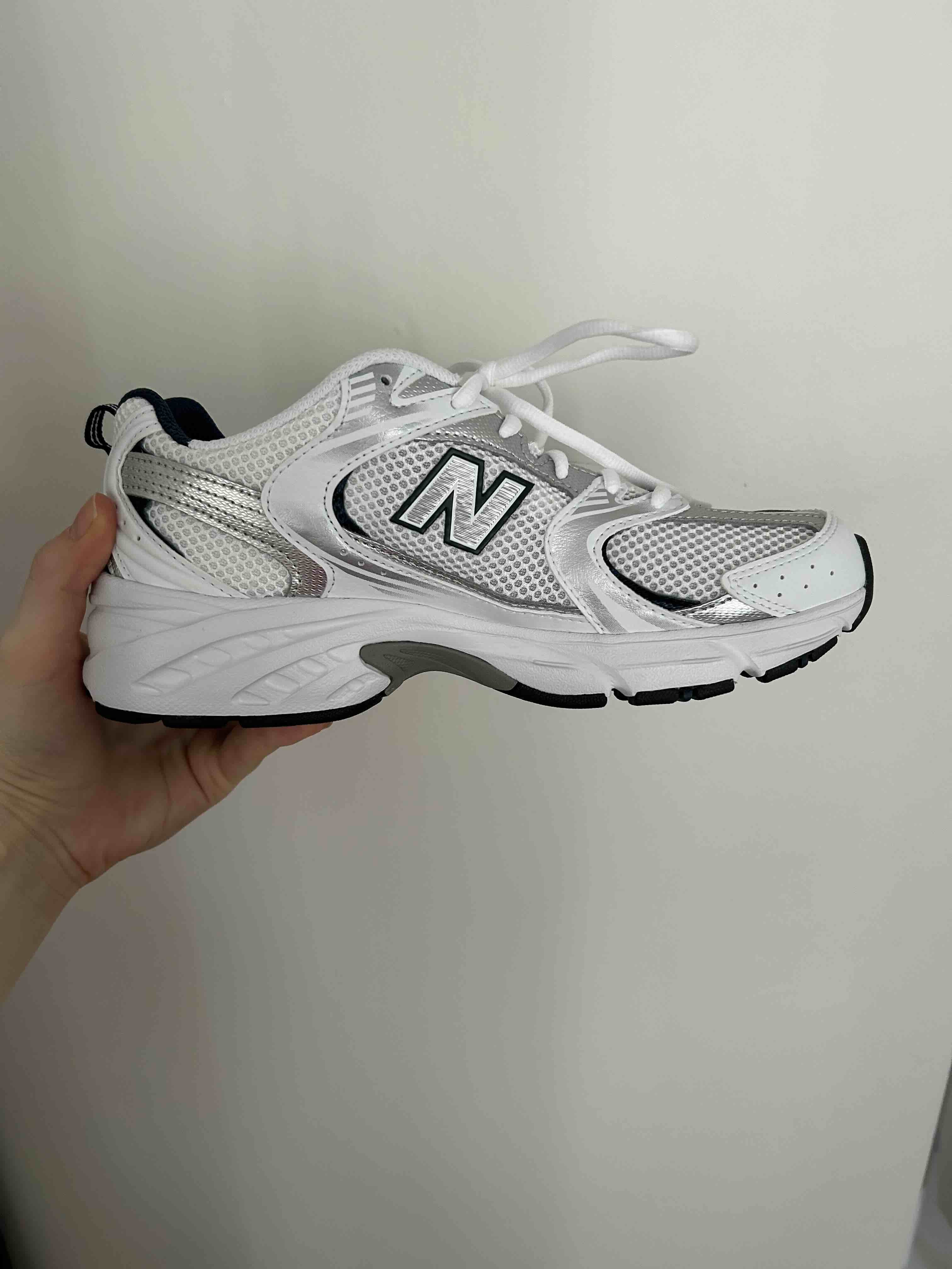 اسنیکر زنانه نیوبالانس New Balance اورجینال MR530SG photo review