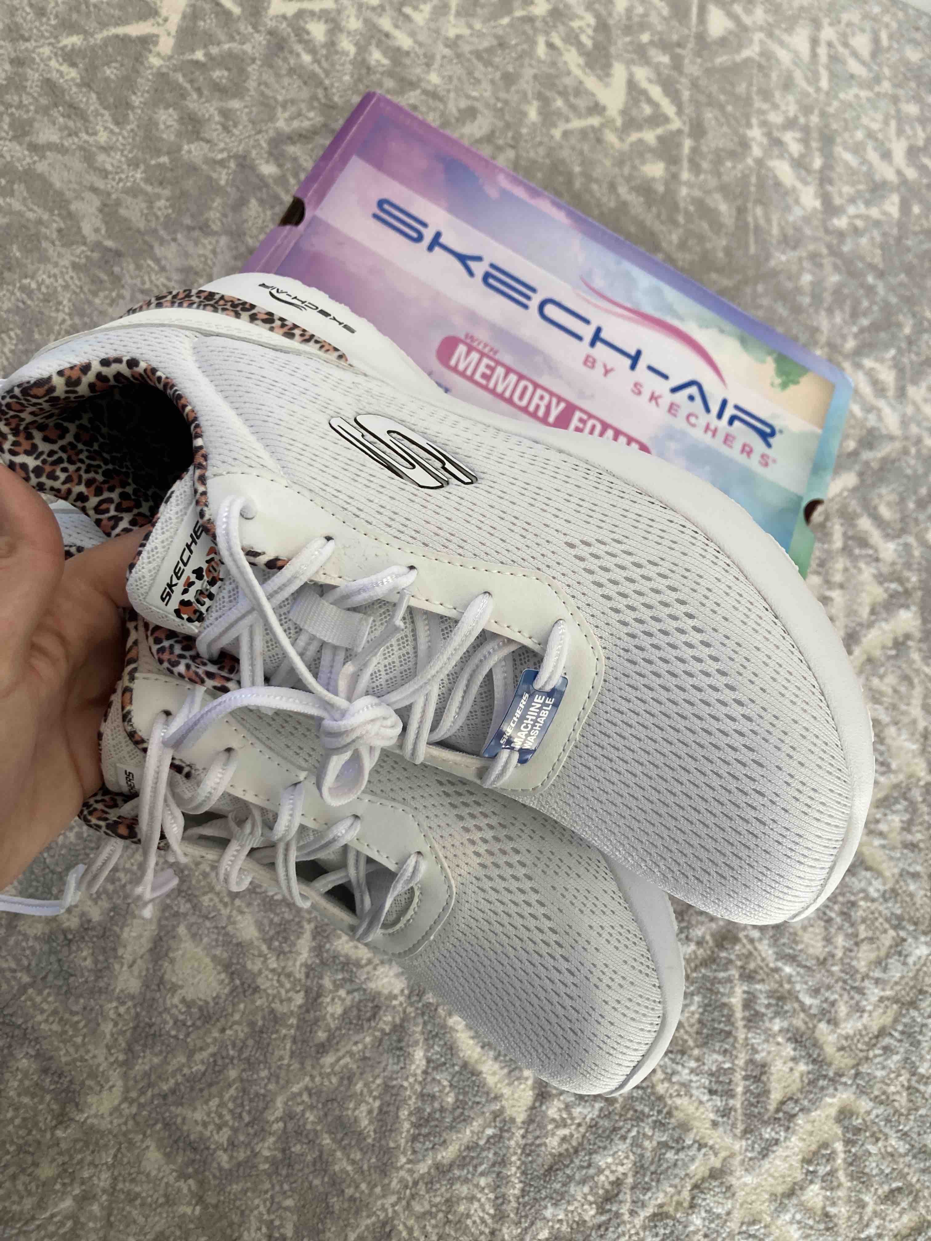 کتانی تمرین و دویدن زنانه اسکیچرز Skechers اورجینال 149752 WBK photo review