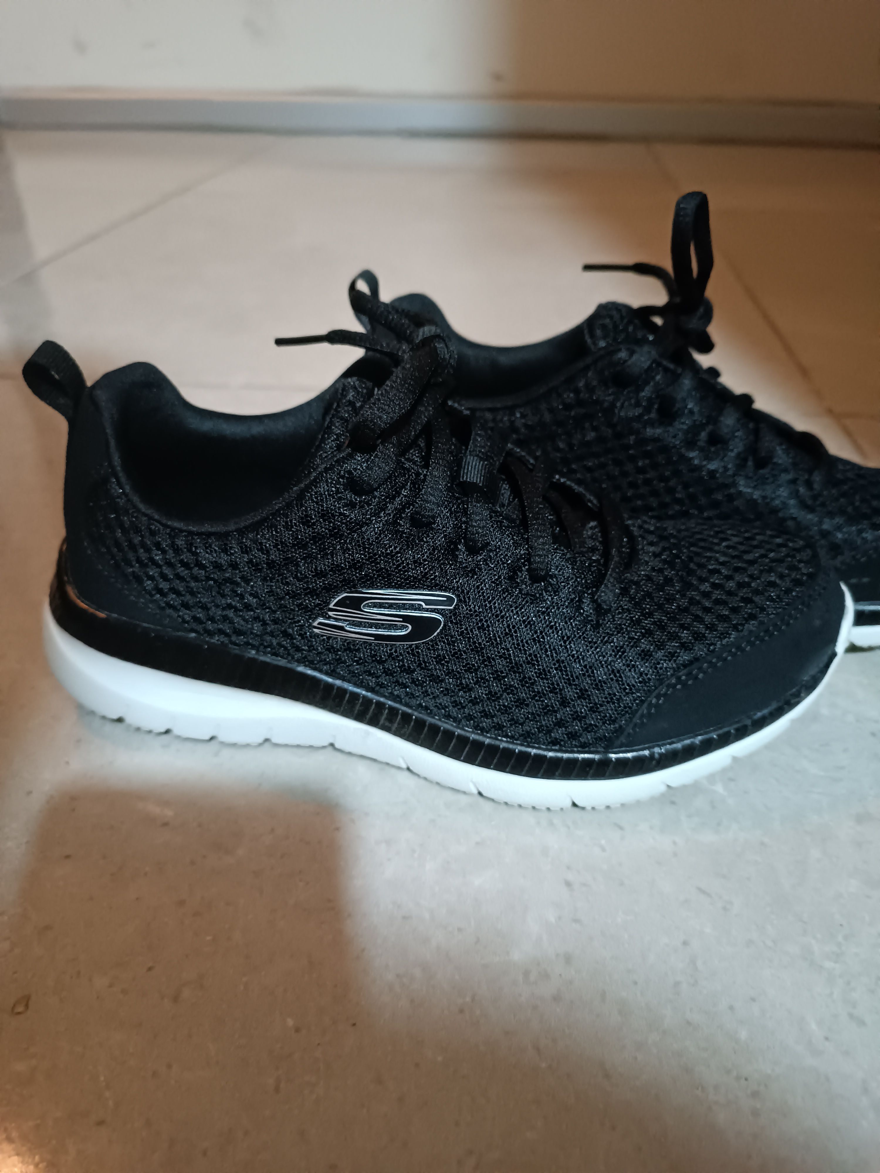 کتانی تمرین و دویدن زنانه اسکیچرز Skechers اورجینال 149219 BKW photo review