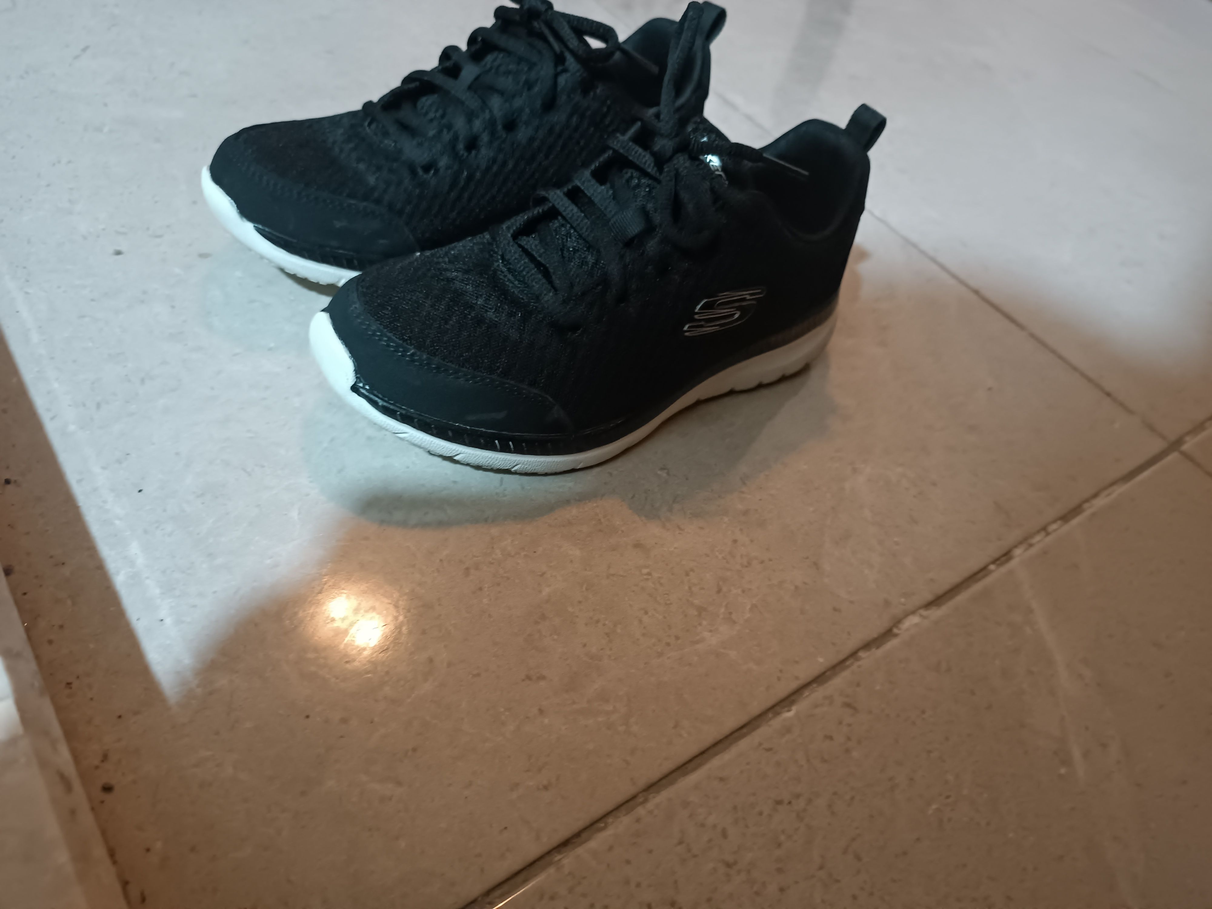 کتانی تمرین و دویدن زنانه اسکیچرز Skechers اورجینال 149219 BKW photo review