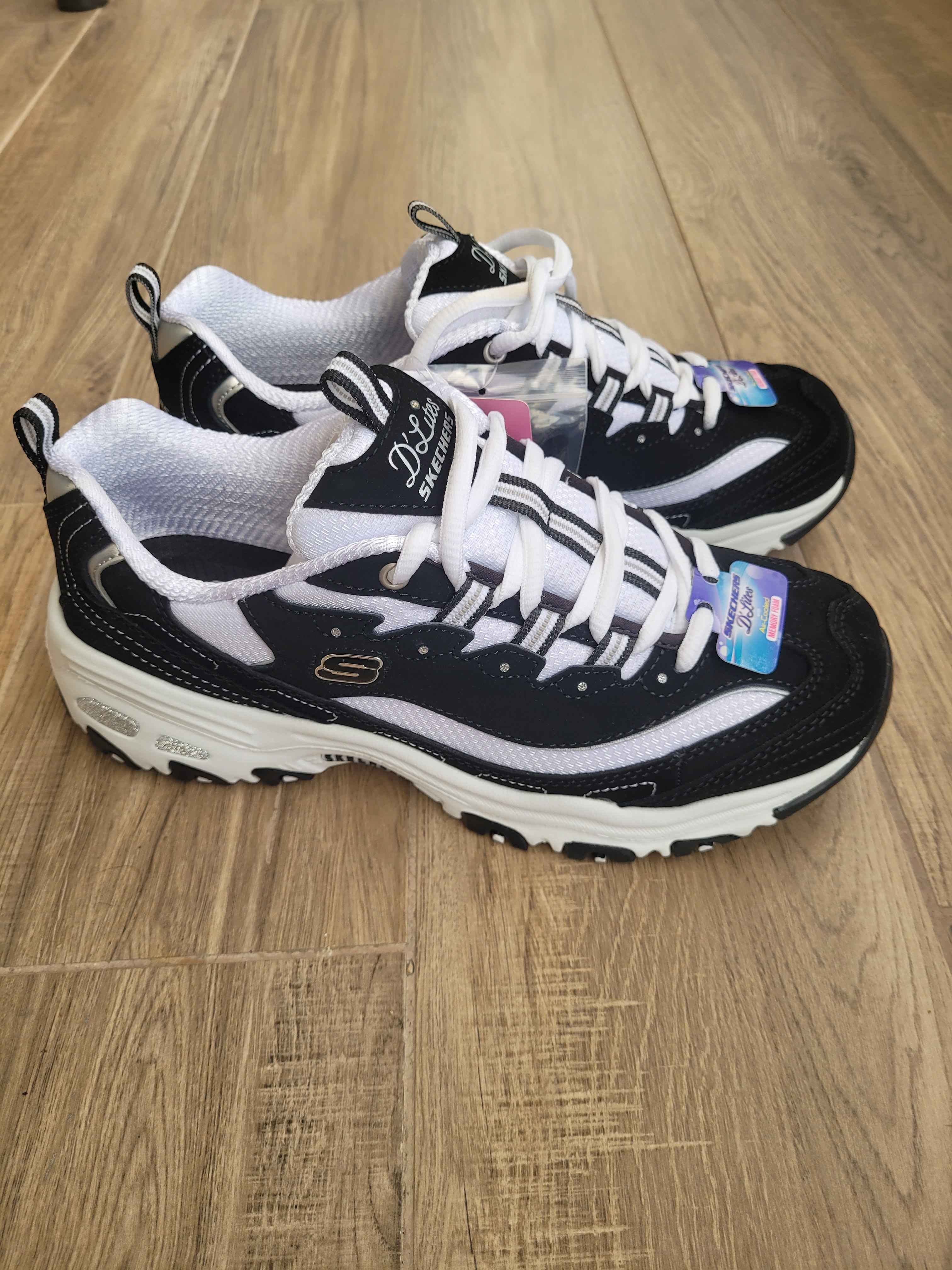 اسنیکر زنانه اسکیچرز Skechers اورجینال 11930-BKW photo review