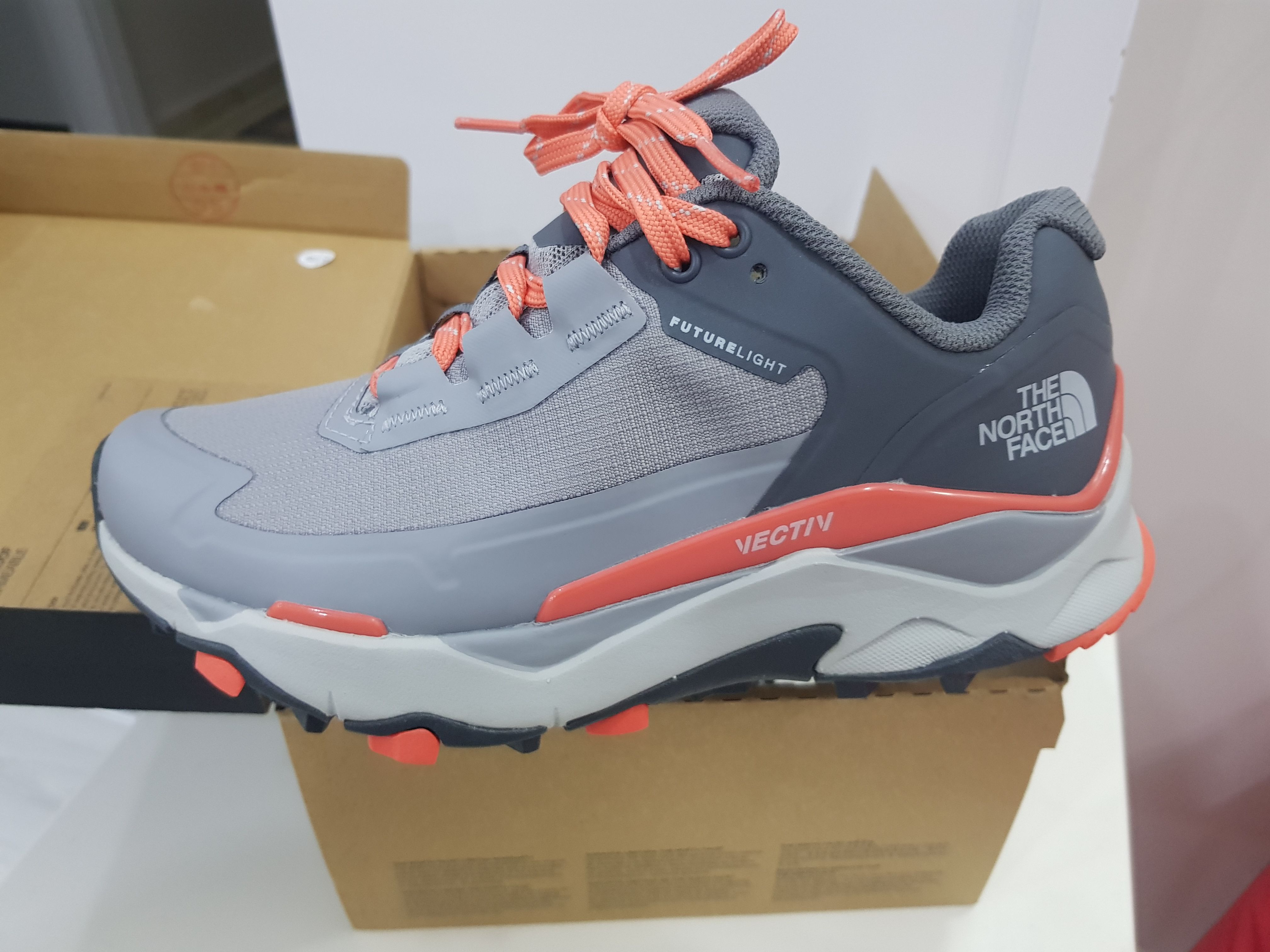 کفش بیرونی زنانه نورث فیس The North Face اورجینال NF0A4T2X32W1VF14 photo review