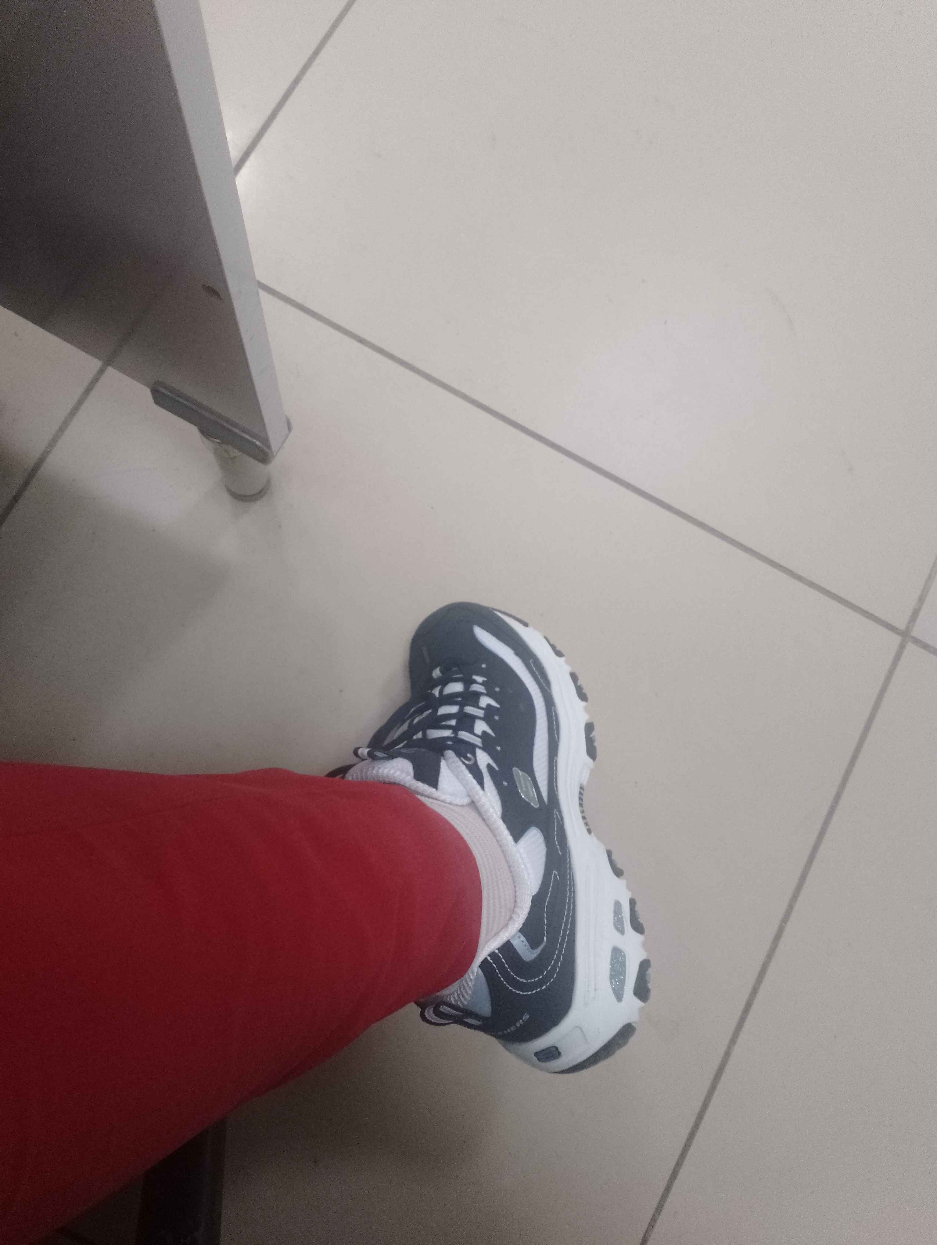 اسنیکر زنانه اسکیچرز Skechers اورجینال 11930NVW photo review