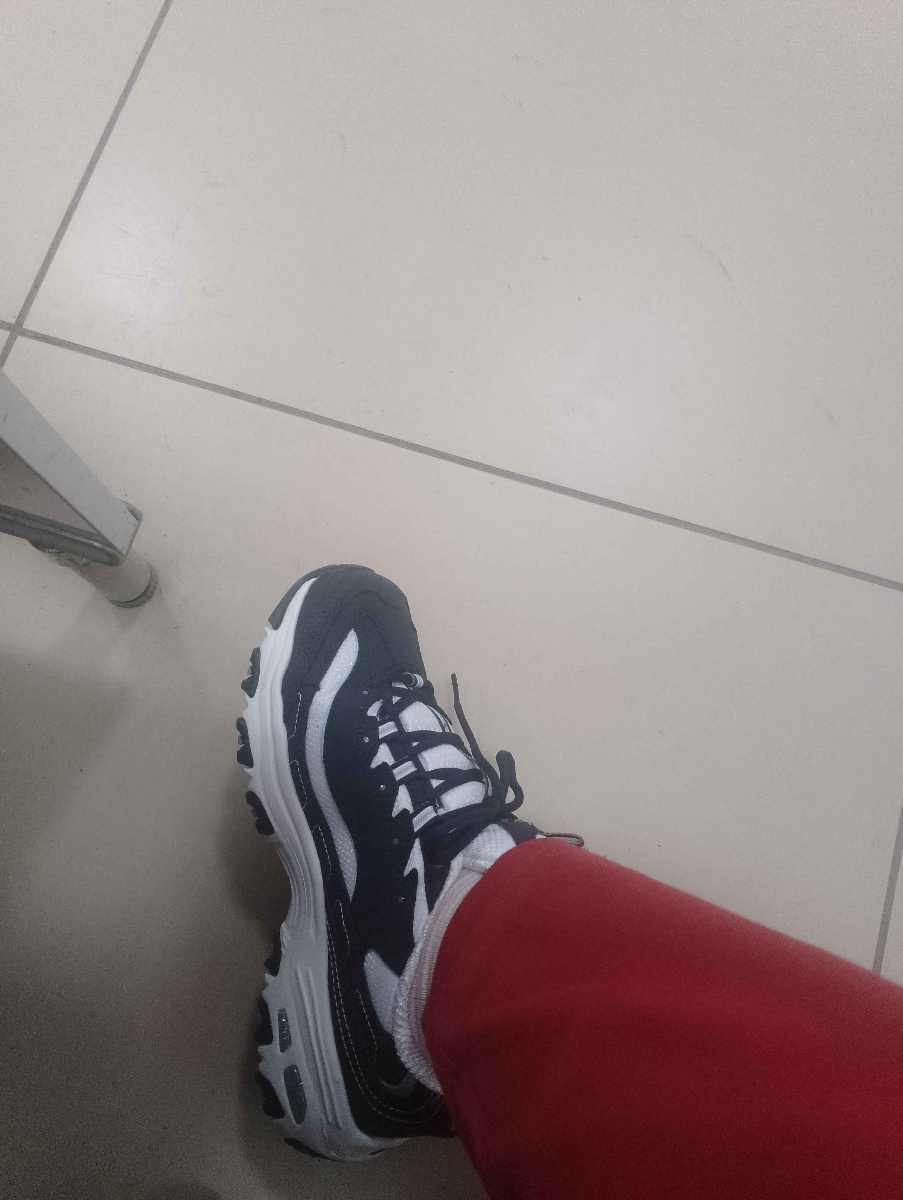 اسنیکر زنانه اسکیچرز Skechers اورجینال 11930NVW photo review