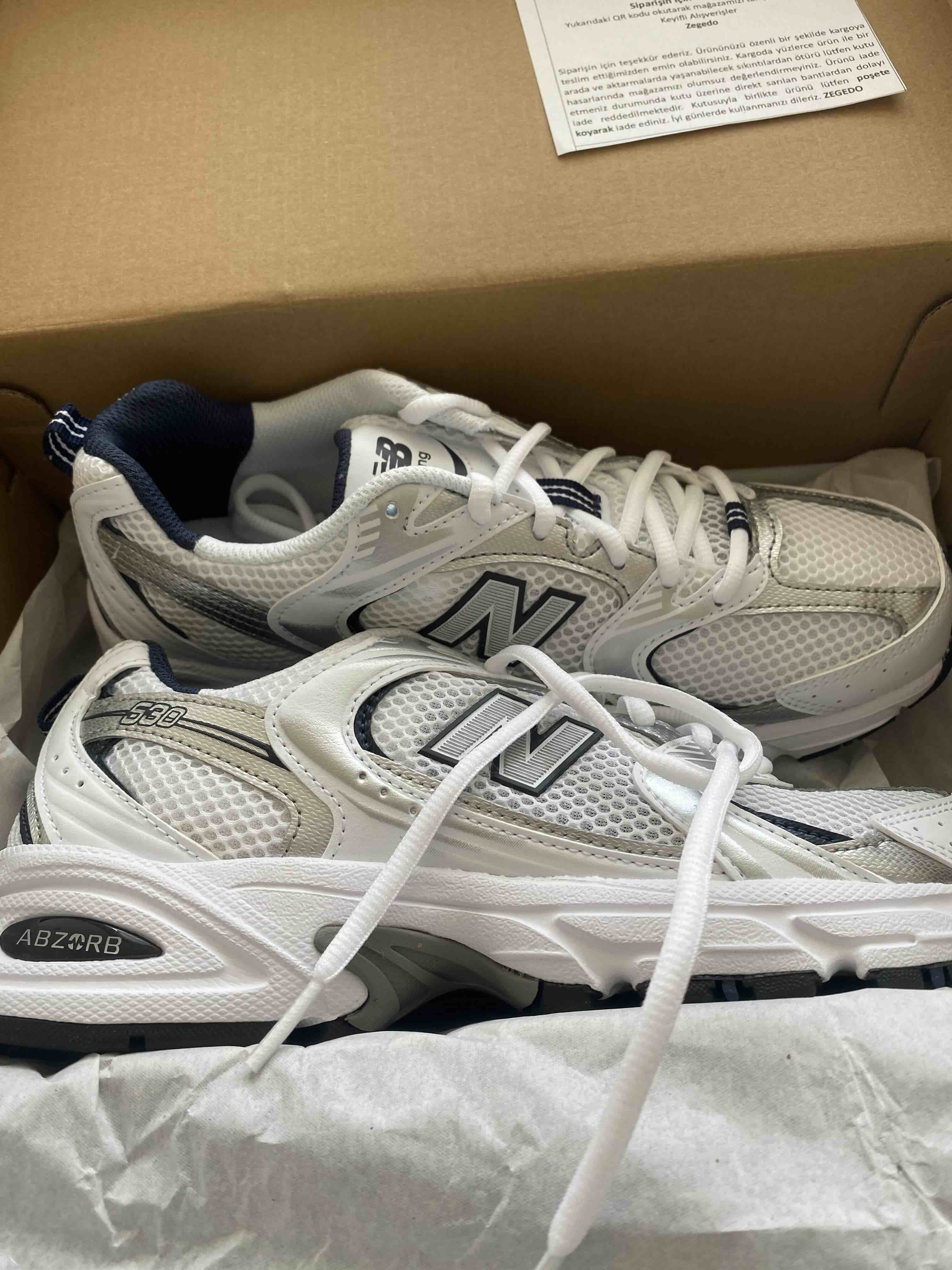 اسنیکر زنانه نیوبالانس New Balance اورجینال MR530SG photo review