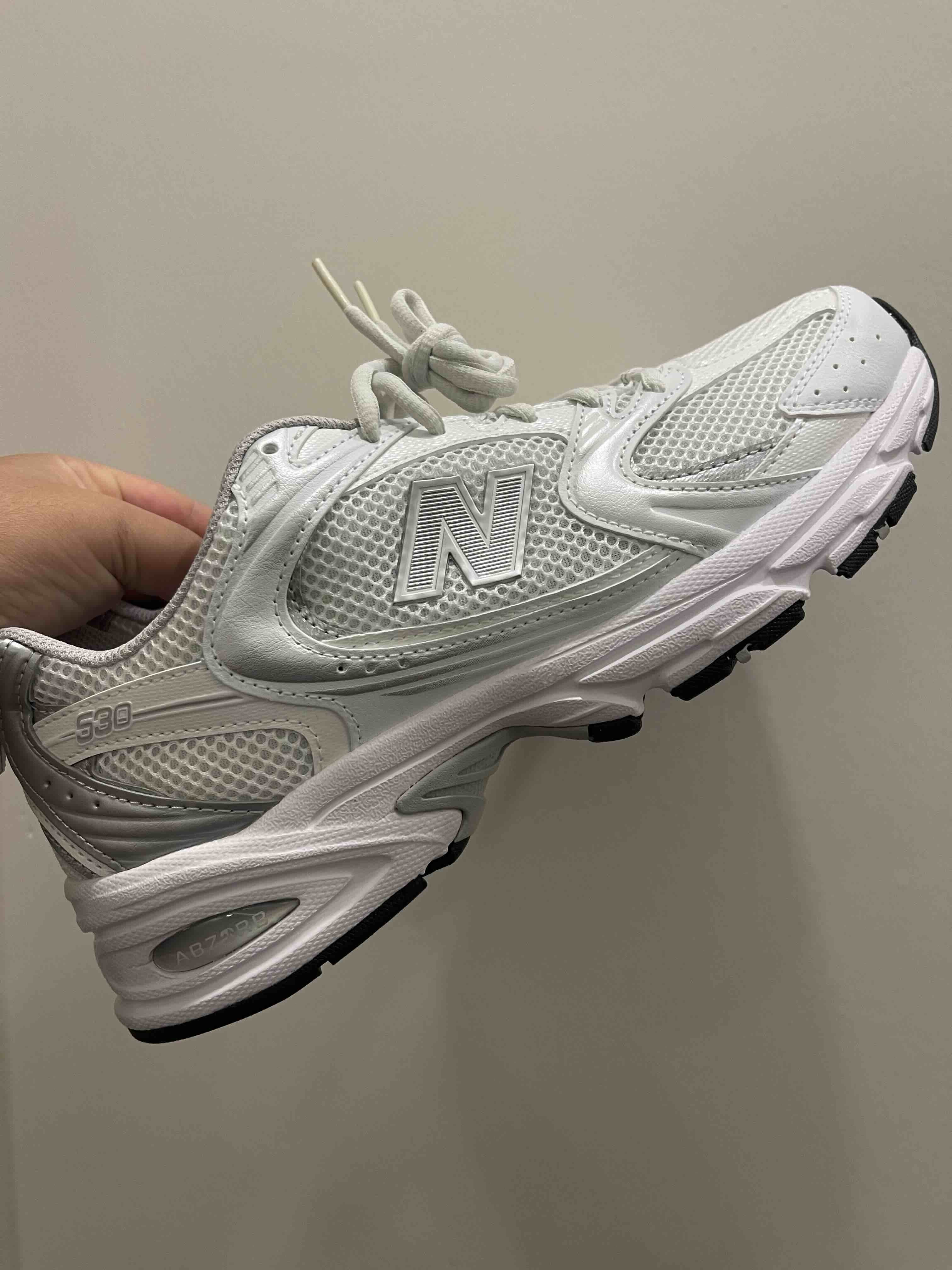 اسنیکر زنانه نیوبالانس New Balance اورجینال MR530EMA photo review