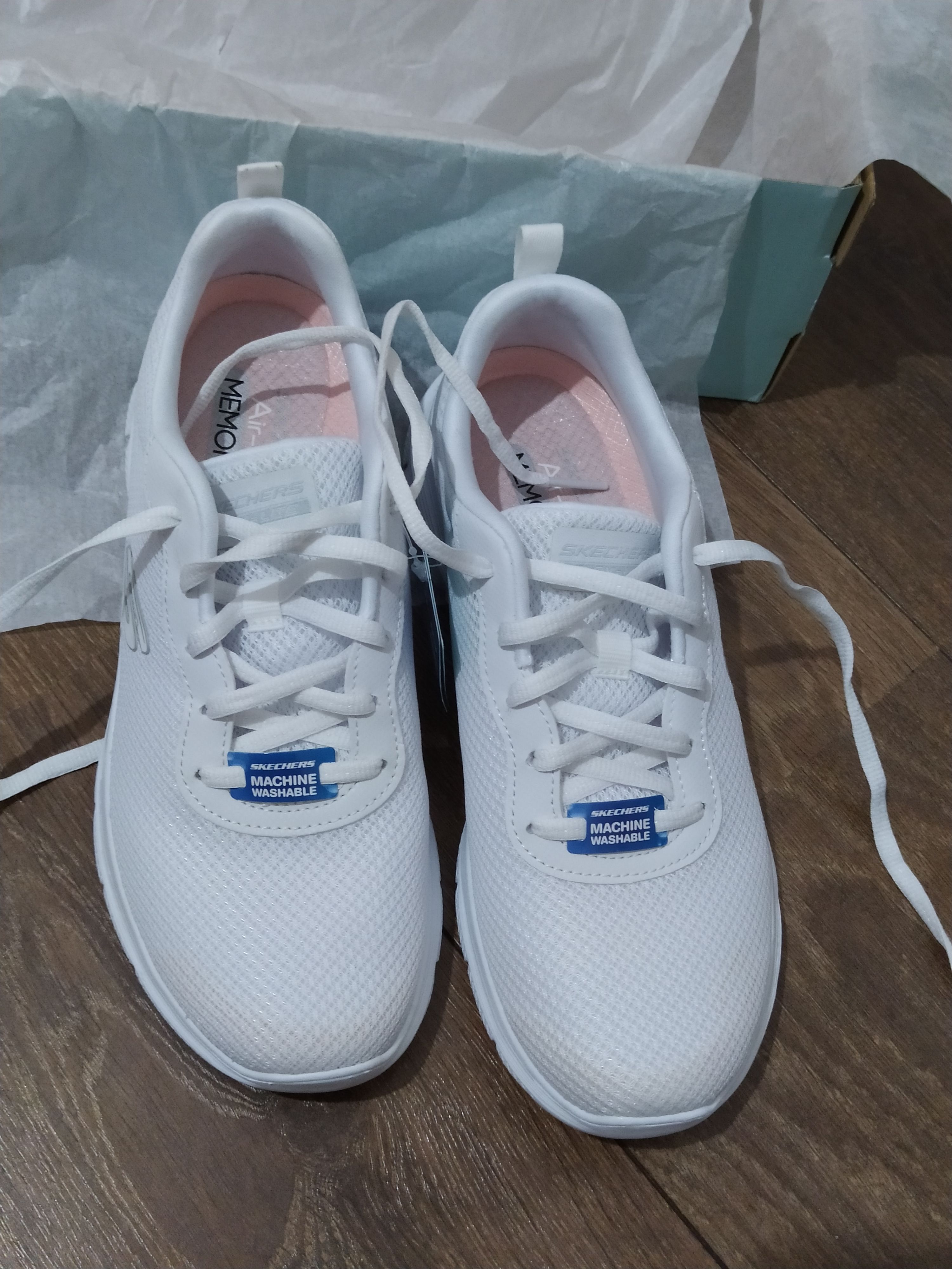 کتانی تمرین و دویدن زنانه اسکیچرز Skechers اورجینال 149303 WHT photo review