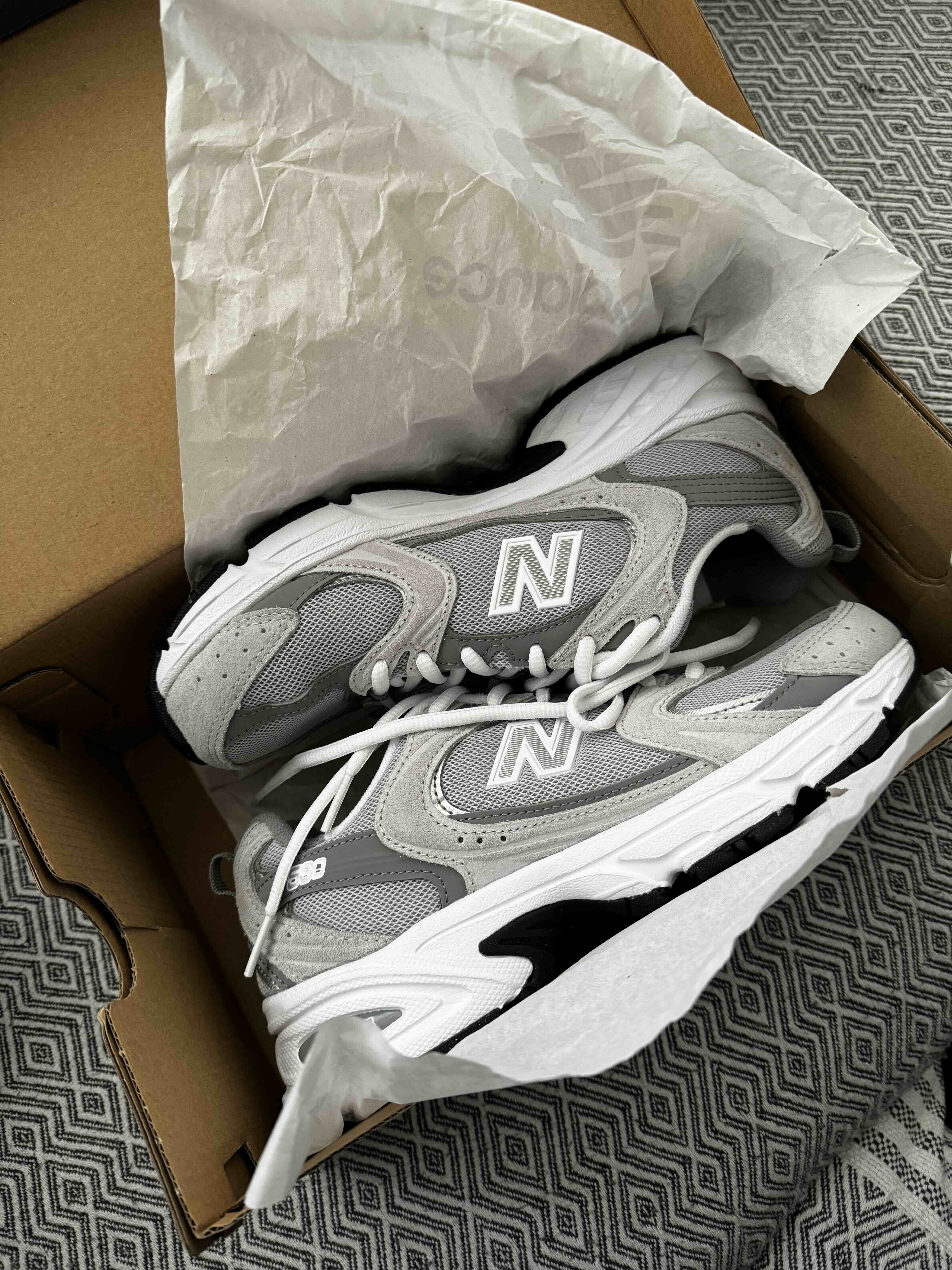 اسنیکر زنانه نیوبالانس New Balance اورجینال 530 MR530CK photo review