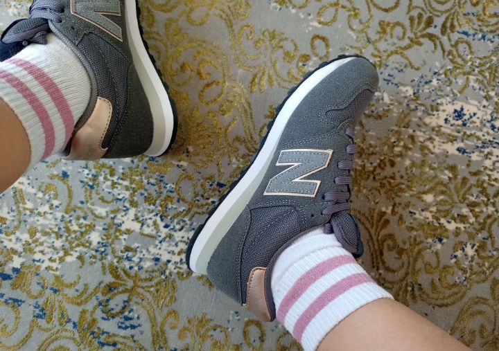 کفش پیاده روی زنانه نیوبالانس New Balance اورجینال W500TSG-Gri-v4 photo review