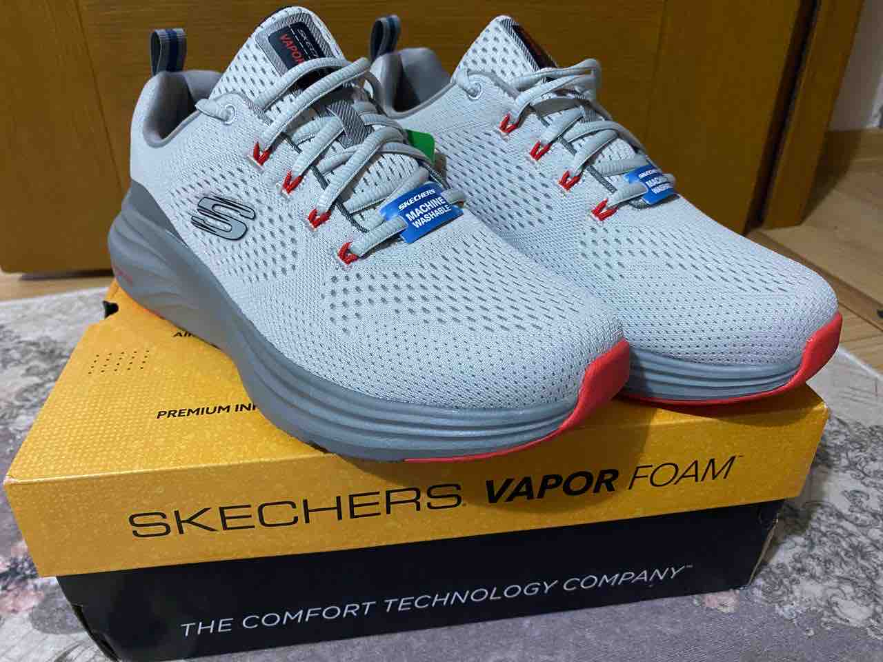 کفش پیاده روی مردانه اسکیچرز Skechers اورجینال 232625 GYOR photo review