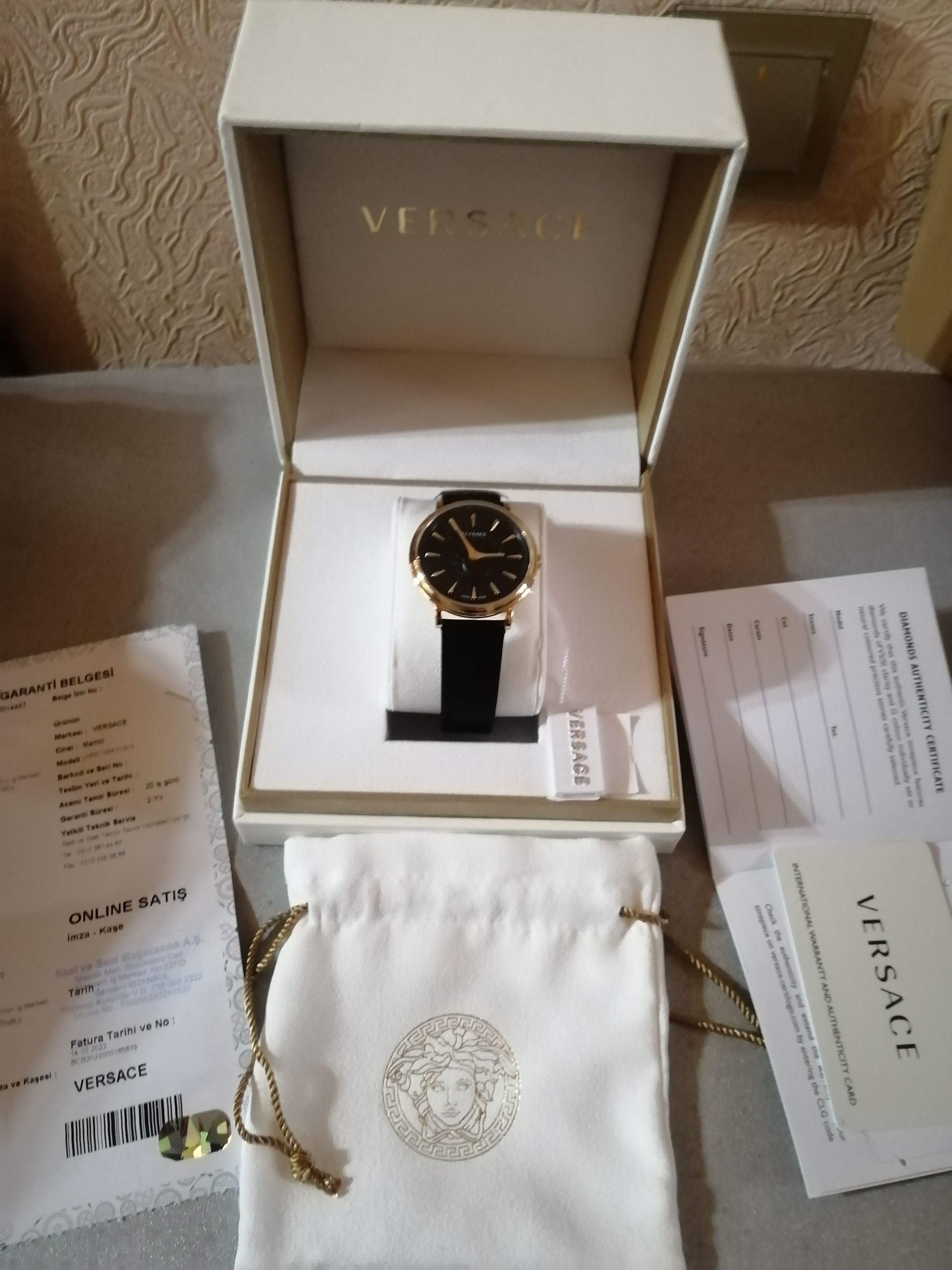 ساعت زنانه ورساچه Versace اورجینال VRSCVE8101919 photo review